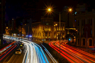 夜晚道路灯光