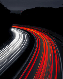 夜晚高速公路