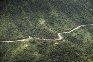 蜿蜒曲折山路