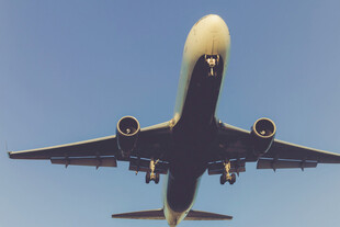 飞机升空