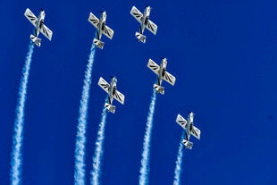 高空飞机展