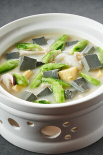 黑豆腐鱼汤