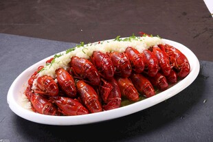 美味小龙虾摆盘超诱人