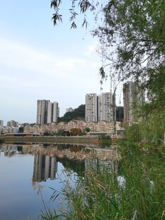 河边高楼