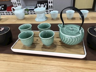 青瓷茶具