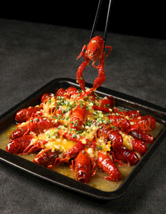 美味蒜蓉小龙虾