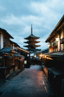 日式古街与塔楼