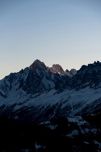 雪山晨曦美景