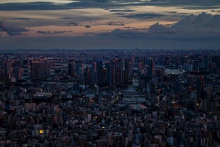 城市黄昏天际线