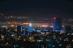 城市夜景俯瞰图