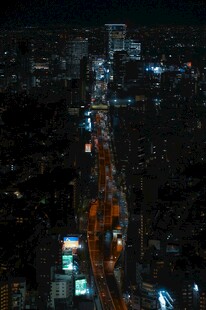 城市夜景中的繁忙