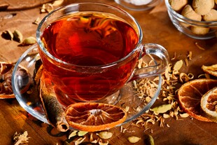 热红茶配干果与香料