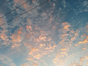 夕阳下的绚烂天空