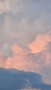 梦幻粉蓝天空云朵美景