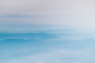 梦幻蓝色天空云海背景