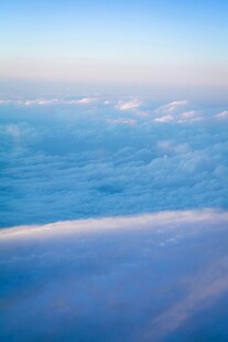 高空俯瞰云海美景