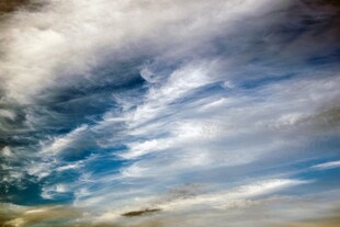 壮丽天空中的梦幻云彩