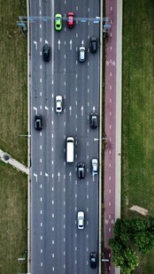 城市道路车辆行驶景象