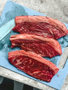 新鲜生牛肉切片展示
