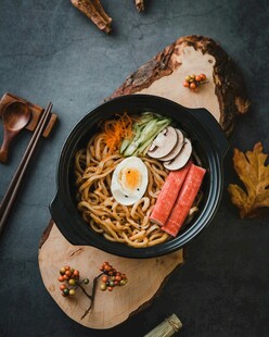 美味韩式拉面诱人呈现