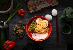 美味日式拉面摆盘展示