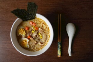 日式拉面配筷勺摆盘精致