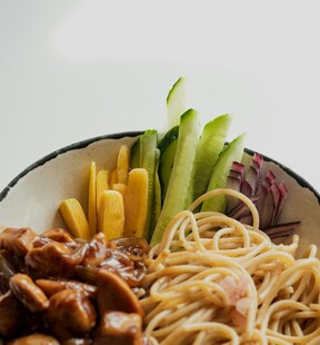 美味多样的面食与配菜