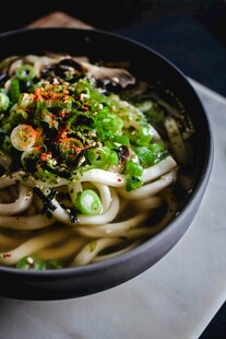 美味凉拌面鲜香诱人