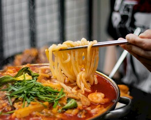 美味诱人的番茄拉面