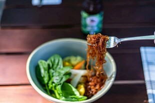 美味拌面特写