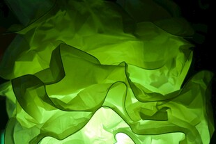 绿色褶皱透光艺术造型