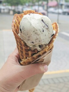 奥利奥口味冰淇淋甜筒