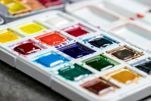 多彩水彩颜料盒展示