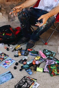 地摊售卖多样小物件