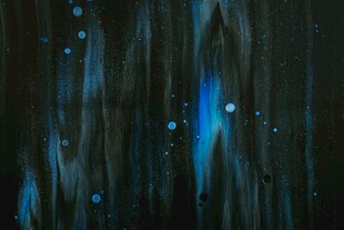 梦幻蓝色光影森林景象