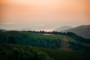 山间日落美景