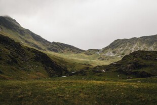 山间绿野风景