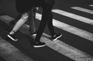 行人过马路瞬间