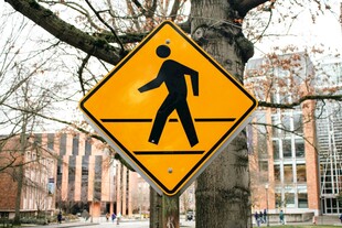 行人过街警示标志