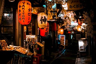 日式街头夜景灯笼闪烁