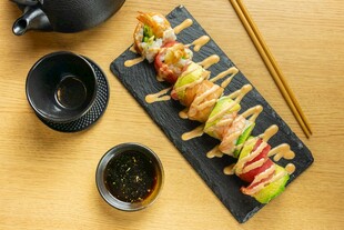美味日式串烧摆盘精致