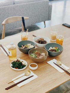 简约日式餐桌美食场景