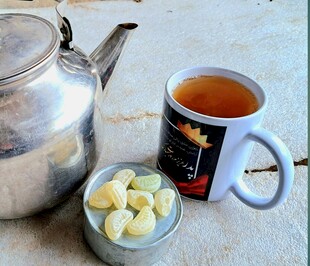 茶壶茶杯与点心的惬意时光