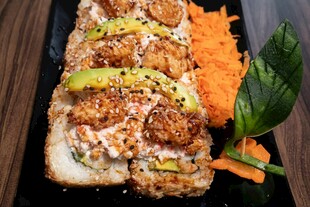 美味鸡肉三明治配蔬菜