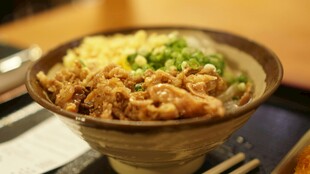 美味鸡肉盖饭诱人呈现