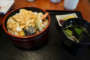 日式天妇罗盖饭及配菜