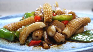 美味炒菌菇配青椒红椒