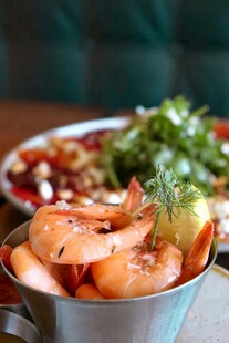 美味鲜虾搭配清新蔬菜