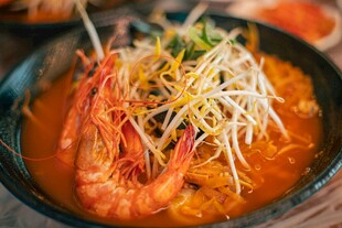 鲜虾美味汤面诱人呈现