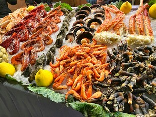 丰盛海鲜拼盘展示